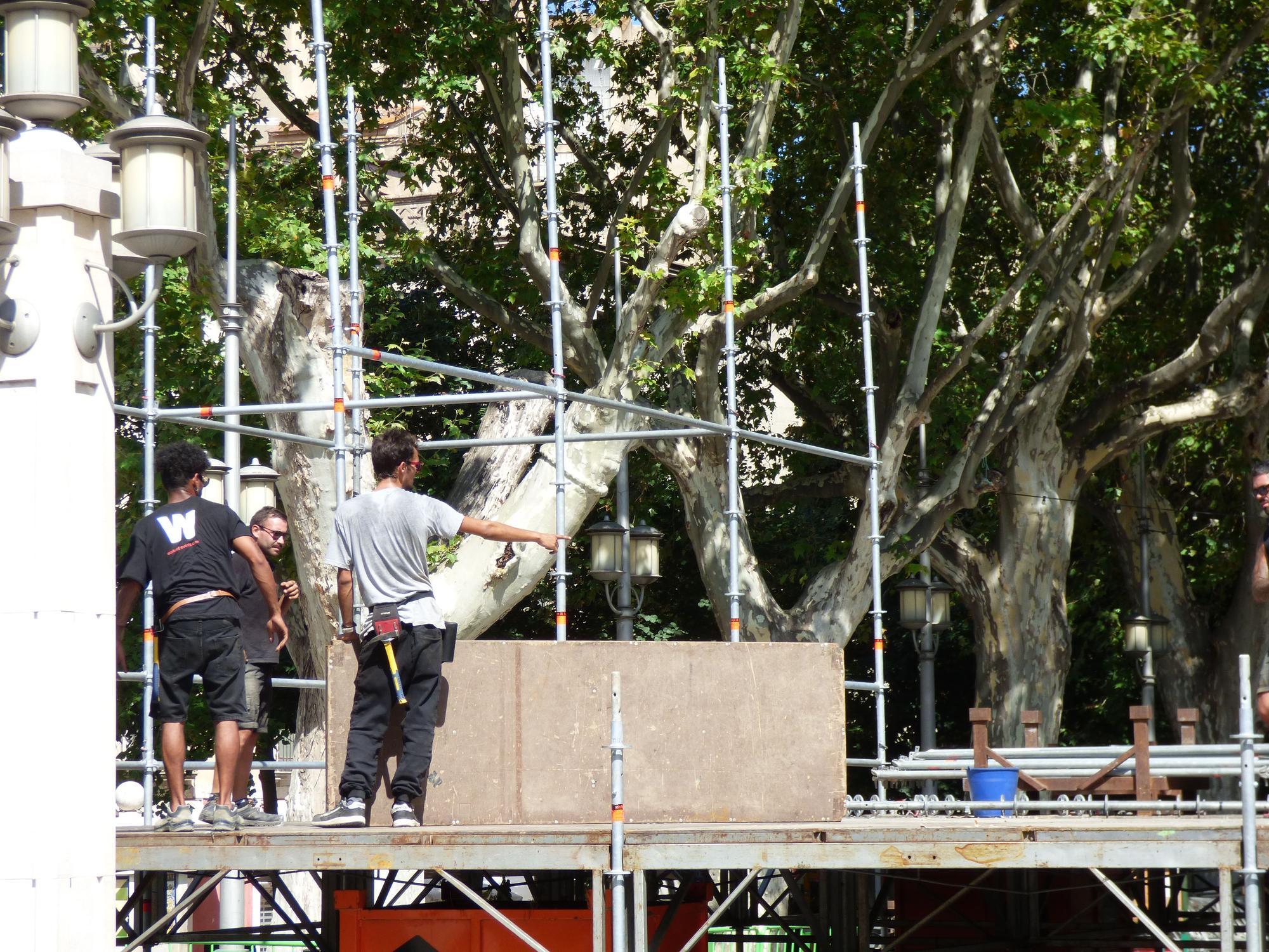 Comencen les tasques de muntatge de l'escenari de la Rambla de l'Acústica