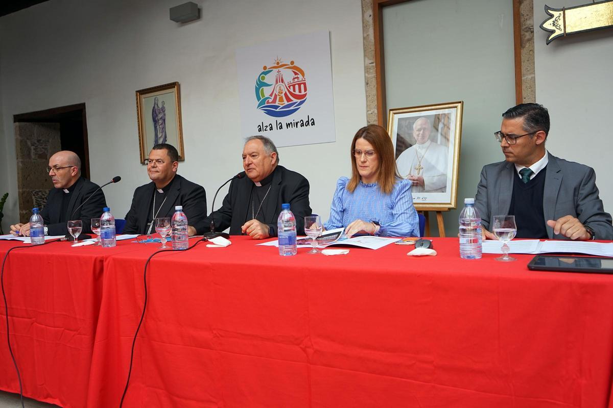 De izquierda a derecha Jorge Martín, Cristóbal Déniz, José Mazuelos, Nélida Hernández y José Antonio García, en la rueda de prensa de los detalles de la visita.