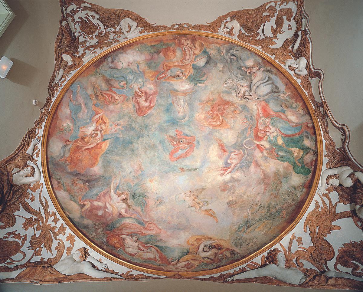 Cúpula de la escalera principal del palacio.