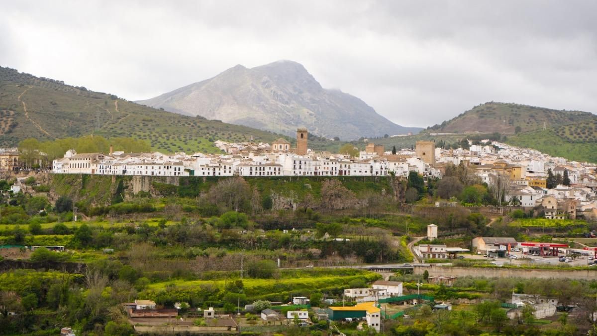 La abismal fortaleza de un pueblo de Córdoba: &quot;No suben sino alguno que otro cabrero de poca aprensión al riesgo de despeñarse&quot;
