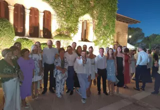 Letizia sorprende en Marivent con un vestido de Tony Bonet