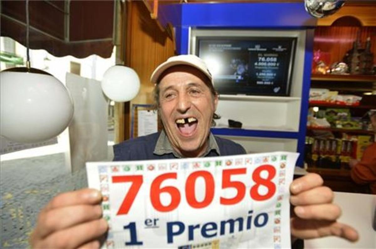 Francisco Castaño, padre de la responsable de un punto de venta en Jaén que vendió por terminal un décimo del número 76.058.
