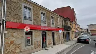 Atracan a punta de pistola una oficina del Banco Santander en Camariñas
