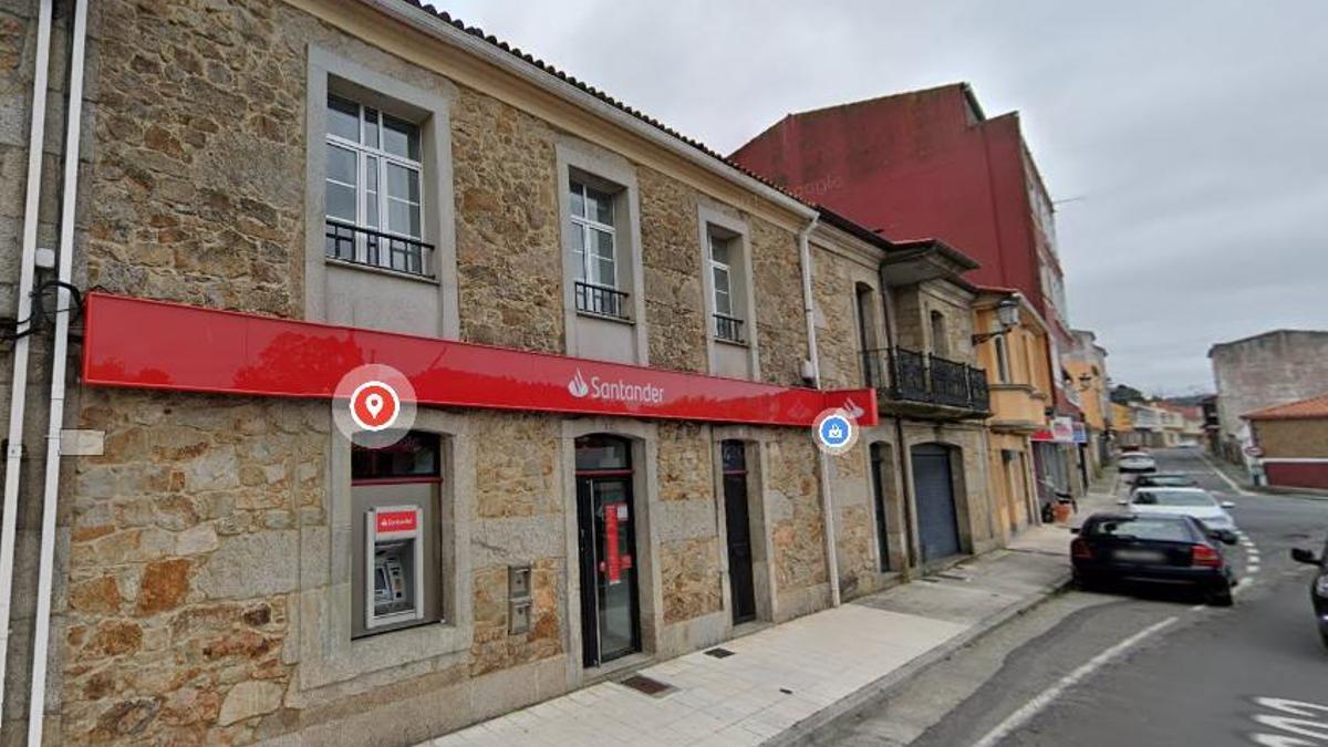 Agencia del Banco Santander, en A Ponte do Porto, Camariñas