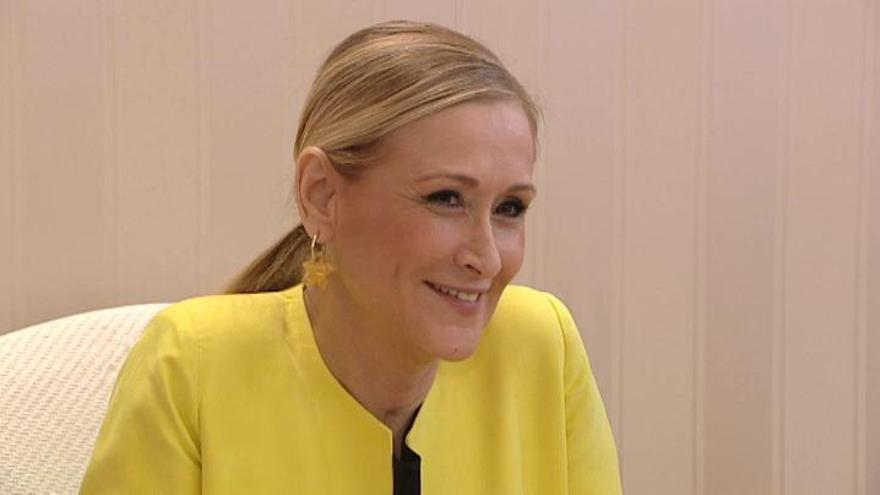 Cifuentes presentó su trabajo 45 minutos después de que su tutor inaugurara un curso