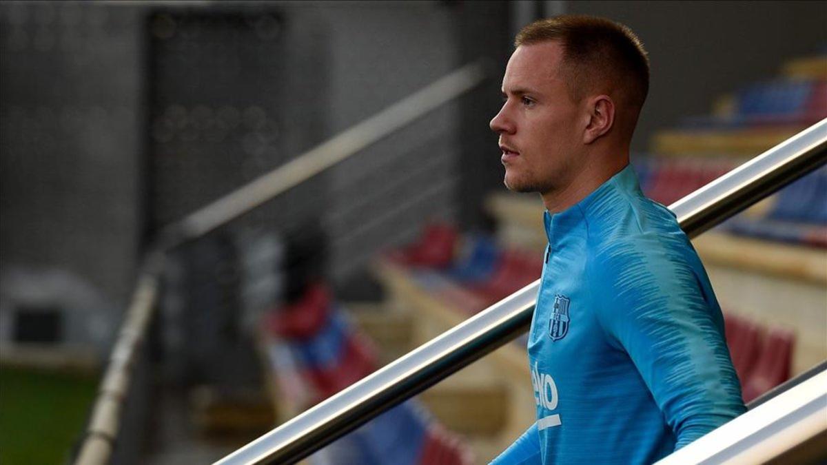 Ter Stegen llegando a un entrenamiento en la Ciutat Esportiva