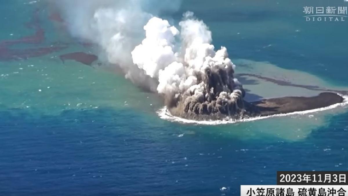 Nace una nueva isla en Japón por la erupción de un volcán