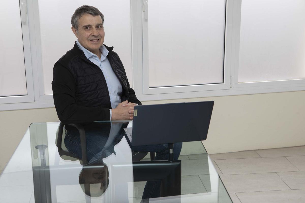 Fornells de la Selva. 27/02/2023.Retrato de Juan Zandio, propietario de la empresa de despiece de jabalís, Lantxaga. Autor: David Aparicio