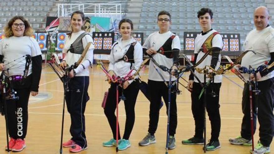 Arqueros del club almusafense en la cita de Alcoi.