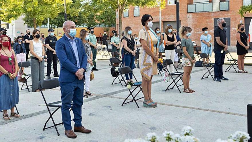 Un moment de l’acte, a la plaça de Can Papasseit | AJUNTAMENT DE VILANOVA