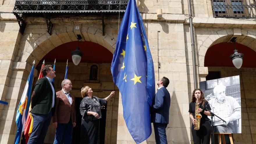 ¿Por qué desde ayer ondea la bandera de Europa en el balcón del Ayuntamiento? (Y ya no se va a quitar)