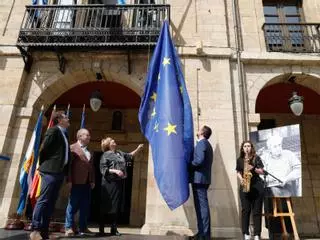 ¿Por qué desde ayer ondea la bandera de Europa en el balcón del Ayuntamiento? (Y ya no se va a quitar)
