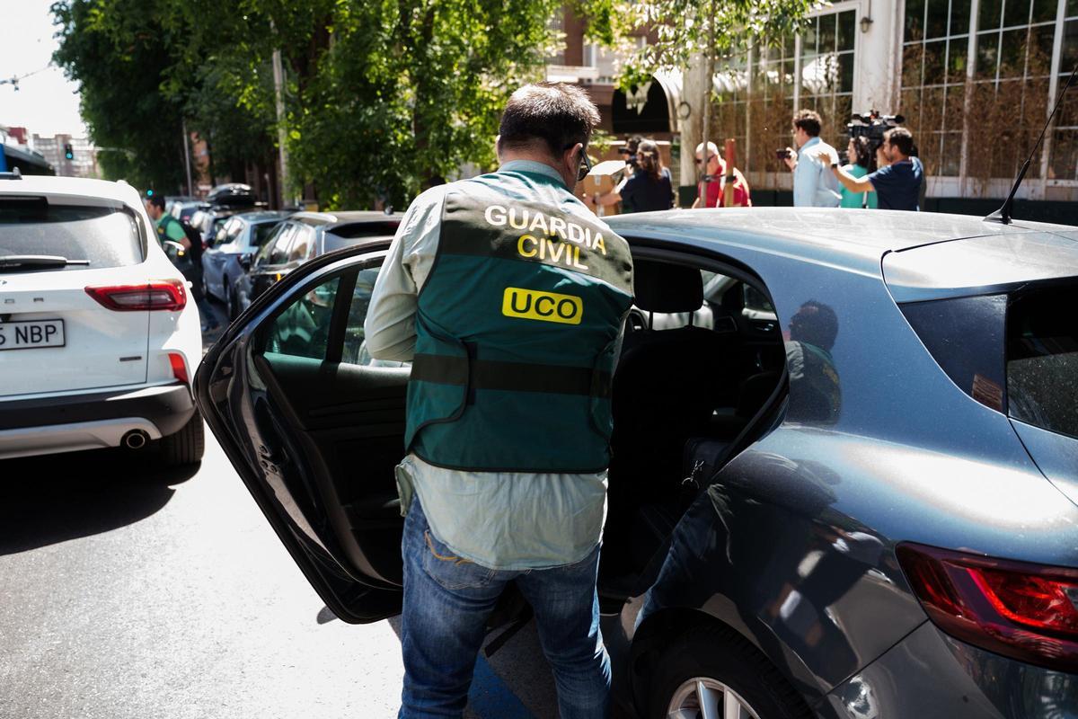 Un guàrdia civil hauria revelat "secrets oficials"