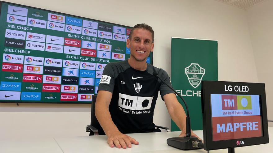 Beccacece: &quot;Hoy mismo hemos invitado a Josan a que siga en el Elche&quot;