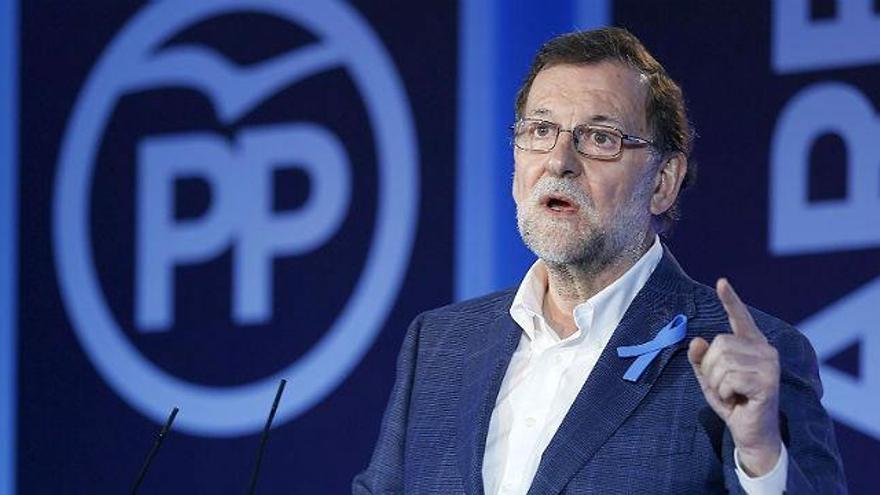 Rajoy reprocha las &quot;comedias de enredo&quot; del resto de partidos y asegura que el PP &quot;no participará en ellas&quot;