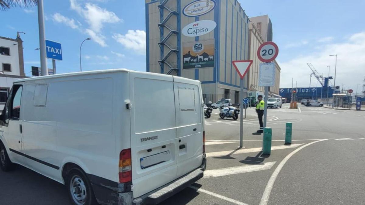 Intervenido en Telde un furgón que llevaba más carga de la permitida