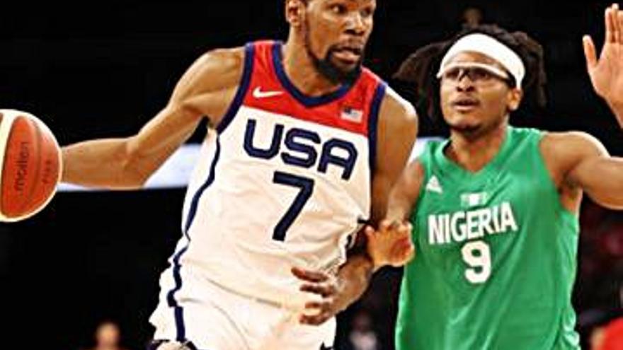 Kevin Durant i Chima Moneke | US BASKETBALL