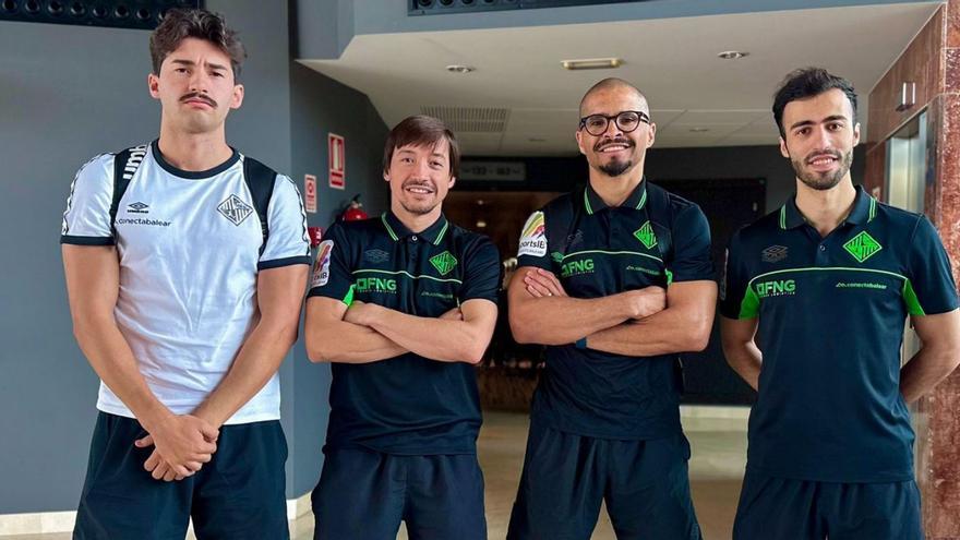 Gordillo, Chaguinha, Vilian y Moslem posan ayer a su llegada al hotel de Jaén. | PALMA FUTSAL