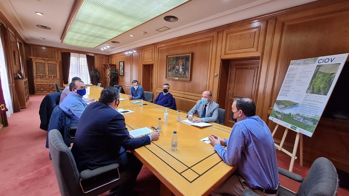 Reunión en la Diputación entre el equipo de Gobierno provincial y responsables de Ovigen.