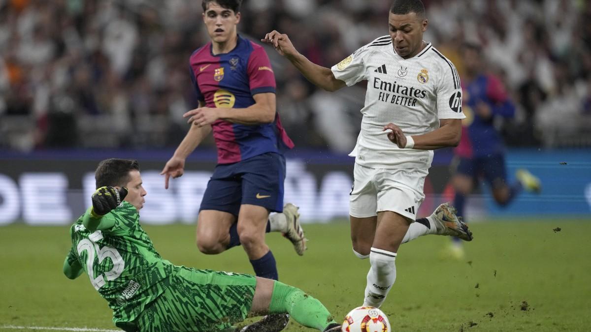 Szczesny fue expulsado por este derribo a Mbappé en el clásico de la Supercopa de España