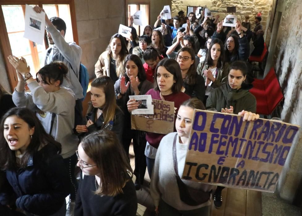 Las estudiantes irrumpieron en el Rectorado // X. Álvarez