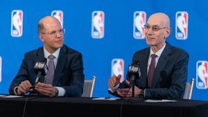 Andreas Zagklis, junto a Adam Silver, comisionado de la NBA