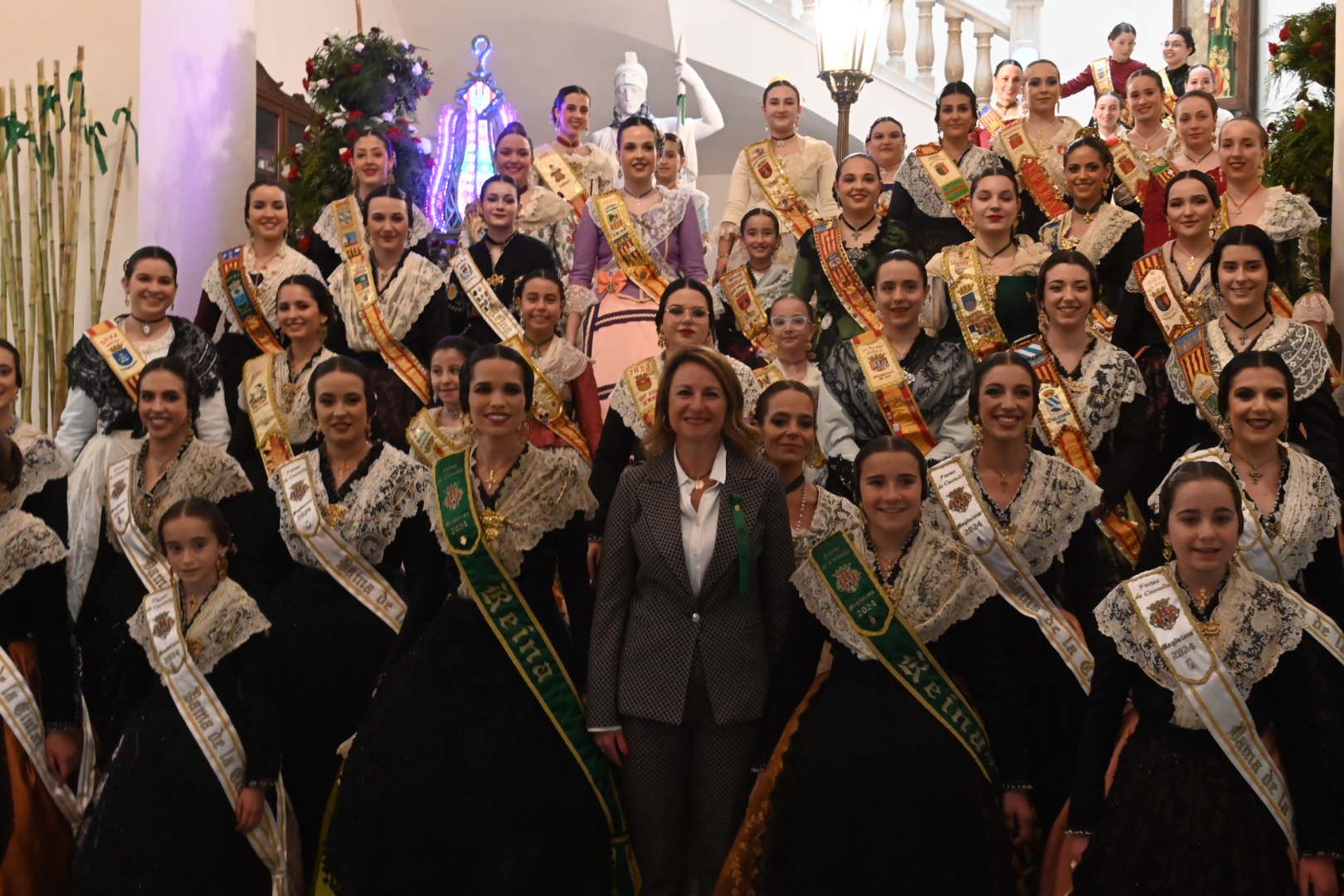 Galería de imágenes: Recepción de las reinas de los pueblos en el Ayuntamiento de Castelló