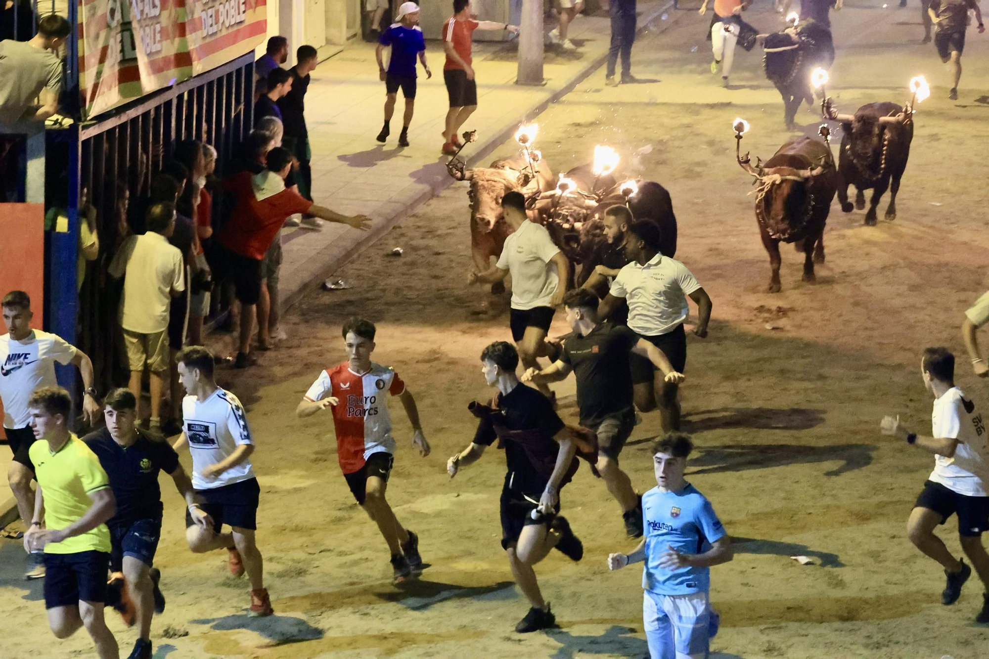Galería de fotos: Vila-real vibra con toros y el encierro de embolados en el miércoles de fiestas