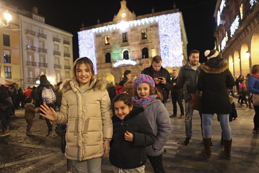 Encendido de luces navideñas en Gijón.