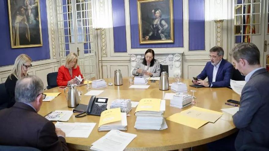 Las Cortes rechaza colgar la bandera arcoíris el día del Orgullo