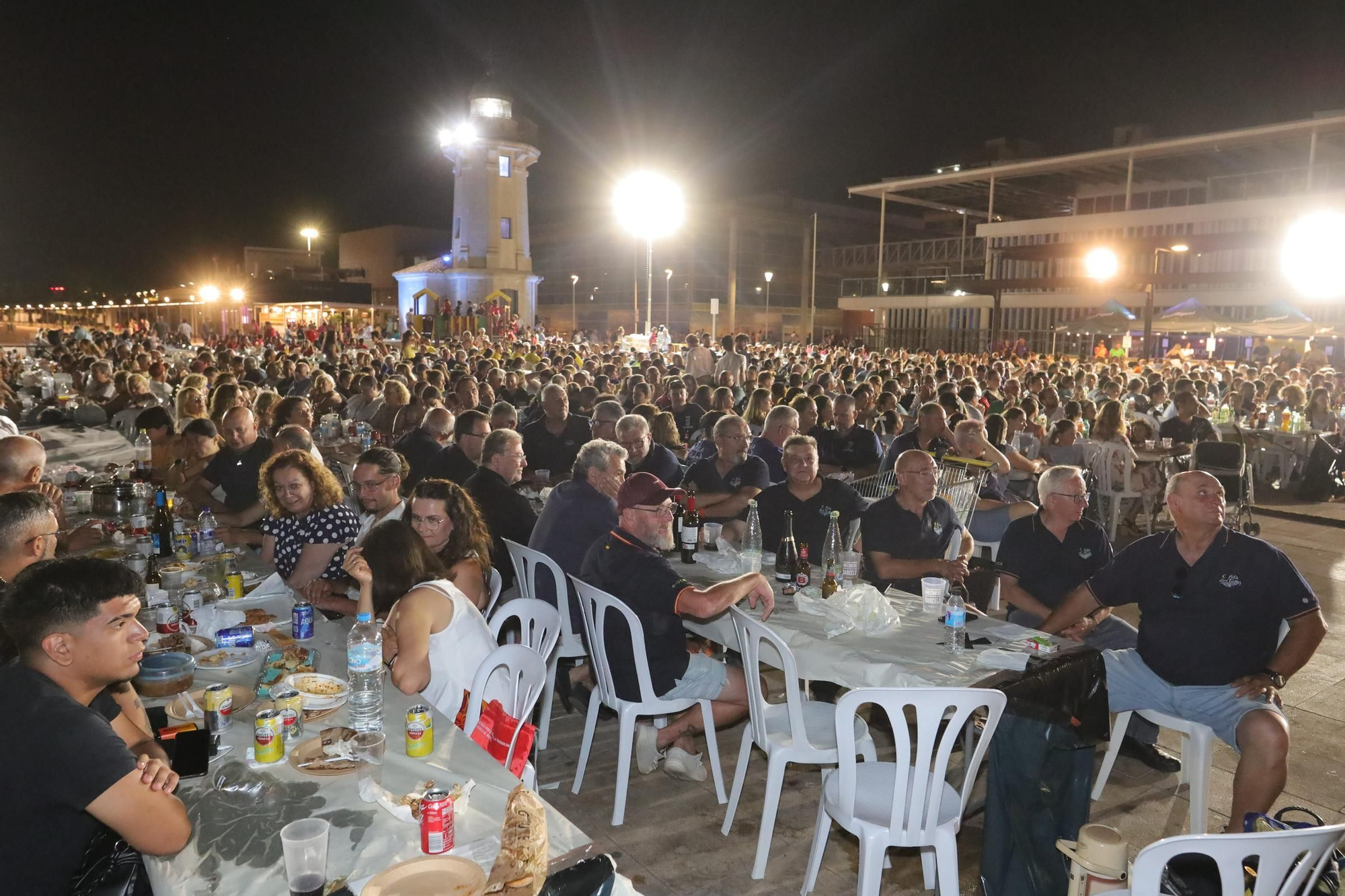 Sopar de pa i porta en las fiestas de Sant Pere del Grau de Castelló