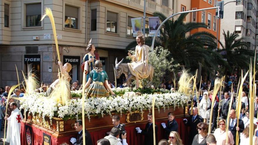 La procesión de la &quot;burrita&quot; inicia la Semana Santa alicantina