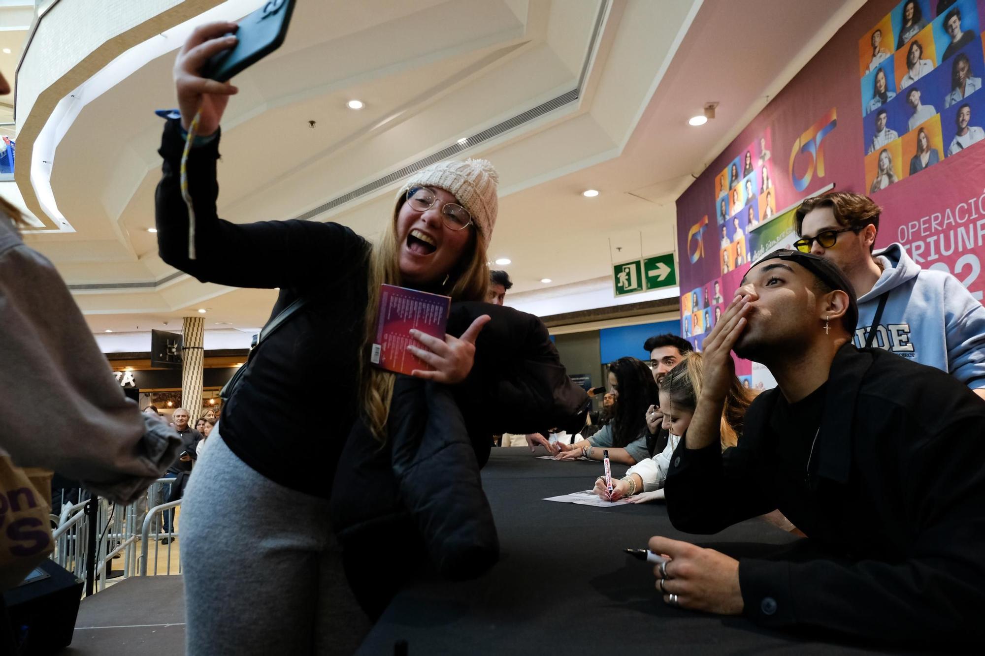 Firma de discos de Operación Triunfo 2023, en el centro comercial Rosaleda.