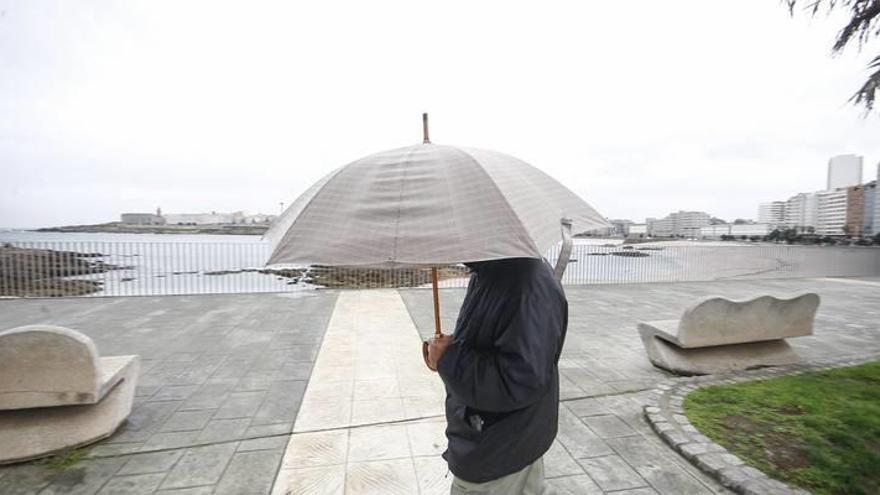 Las costas de A Coruña y norte de Lugo registran rachas de viento de entre 80 y 90 kilómetros por hora.