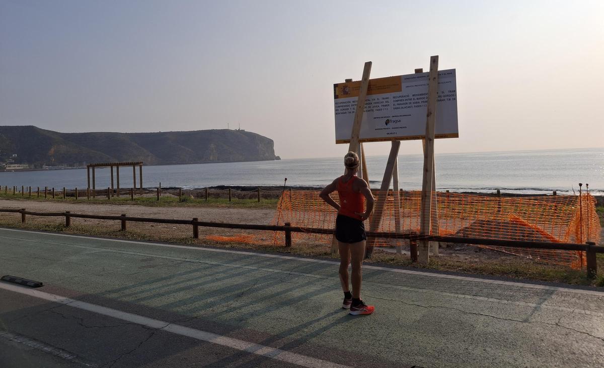Ya han llegado los carteles de esta actuación de "recuperación ambiental" que realiza el ministerio para la Transción Ecológica