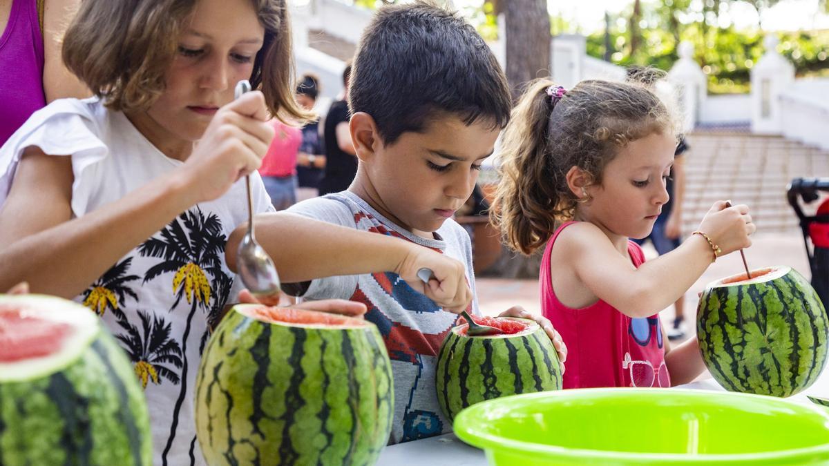 La tradicional festividad con las actividades para niños con sandías en les Festes del Fanalet de Vila-real