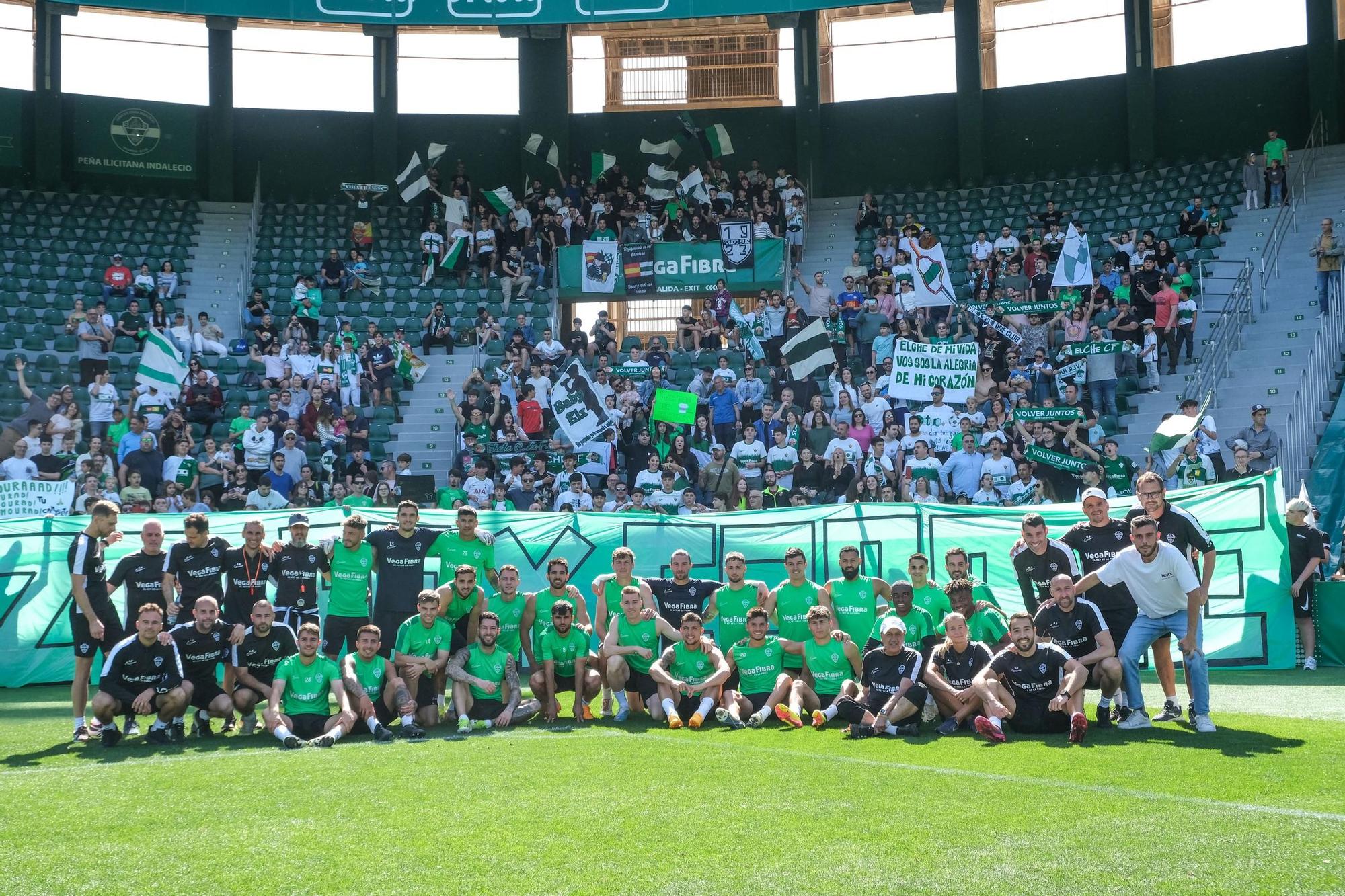 La afición del Elche CF muestra su apoyo al equipo antes del importante partido frente al Zaragoza