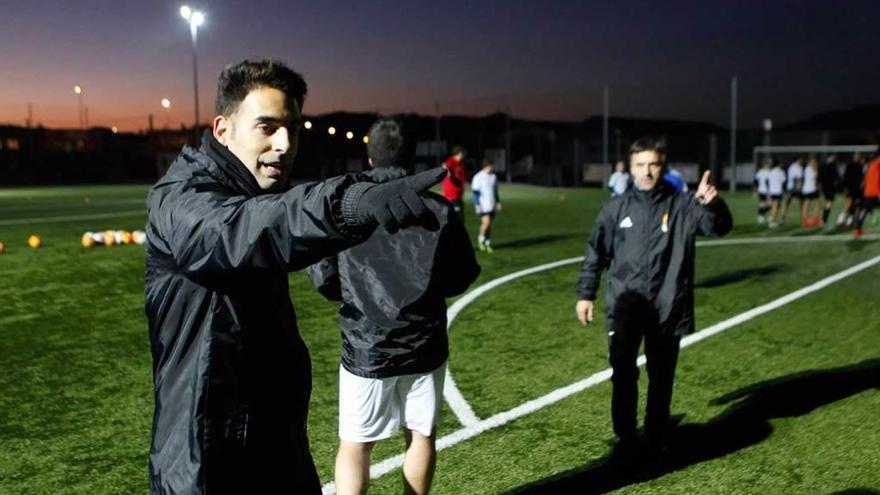 Robles, en un entrenamiento con el Oviedo.