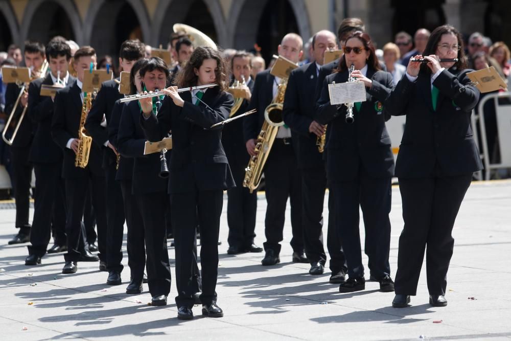 Pregón y desfile de carrozas en las fiestas del Bollo en Avilés