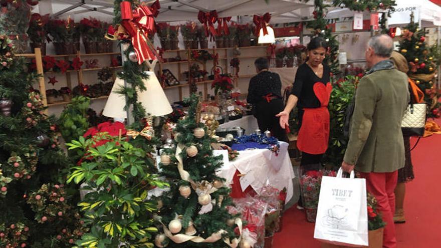 Caritas ha organizado en el Palacio de Ferias y congresos un bazar con más de 120 expositores, el número más alto de todos los bazares que ha impulsado el colectivo social.