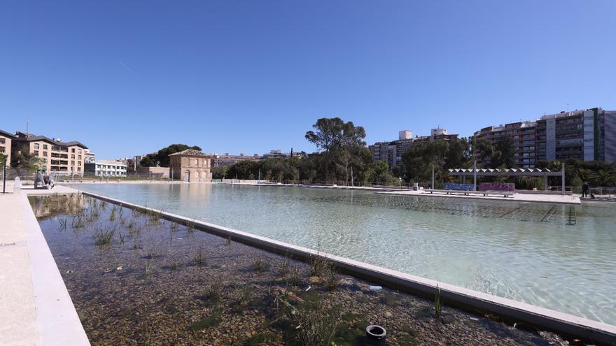 Zaragozeando | Un lago sin barcas y muchas vallas a la espera de que crezca el verde