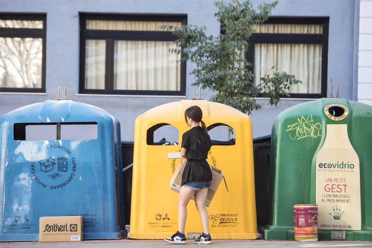 Contenedores de reciclaje.