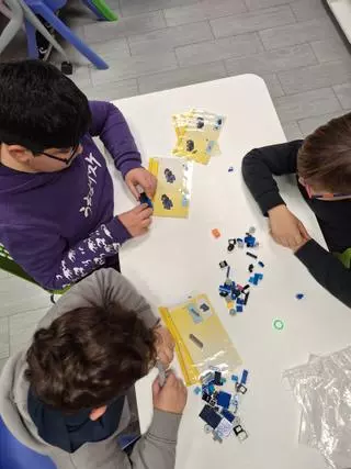 Llanera cultiva los "superpoderes" infantiles: así se entrena el cerebro de los más pequeños con juegos de mesa
