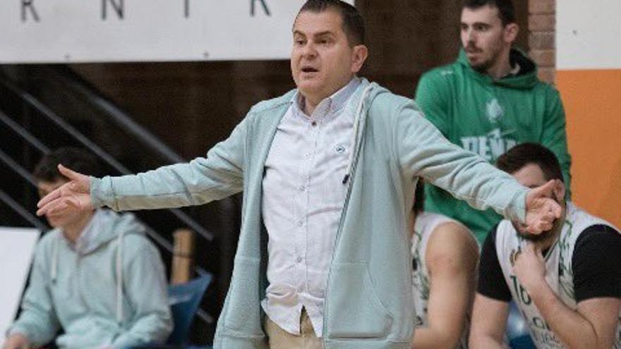 La Federación retira la licencia de entrenador al técnico del Lobe Huesca mientras estudia su sanción por la zancadilla