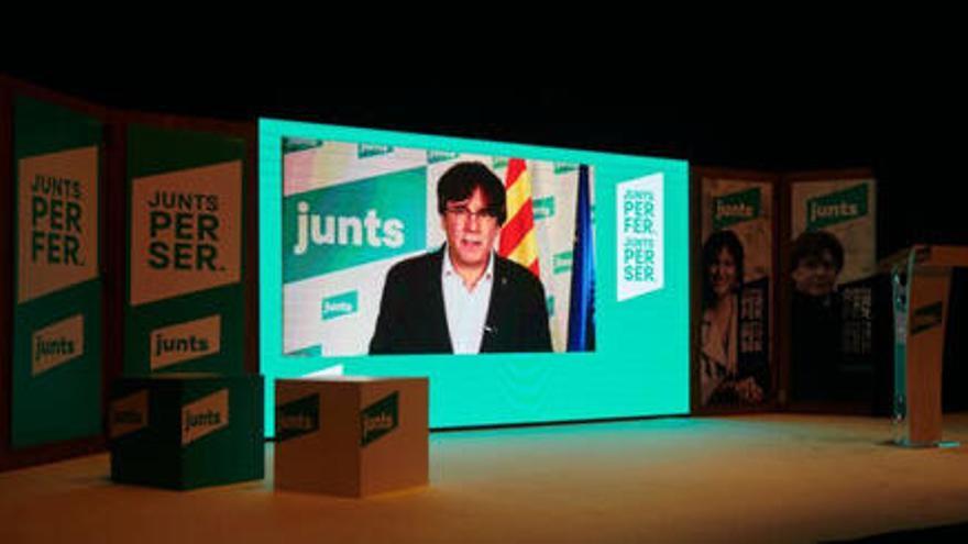 El president de JxCat, Carles Puigdemont, en connexió des de Waterloo