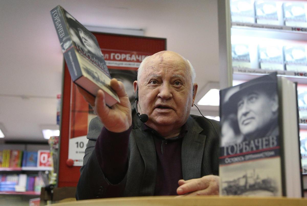 La carrera política de Mijail Gorbachov, en imágenes