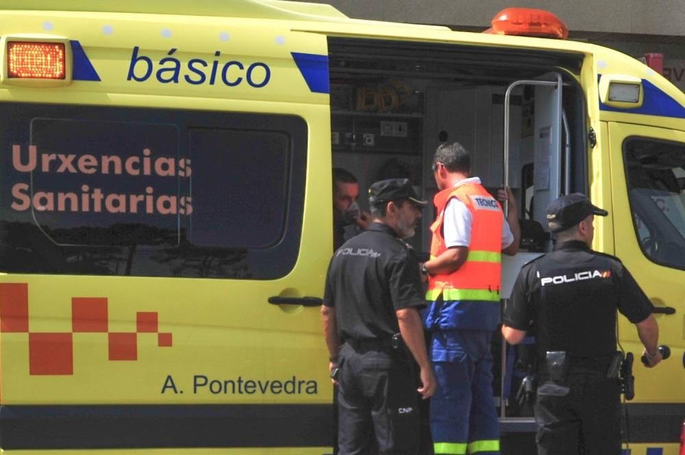 Cinco intoxicados por humo a causa de un incendio en una vivienda de Vilagarcía. El fuego comenzó en la cocina de la séptima planta de un edificio en Rosalía de Castro