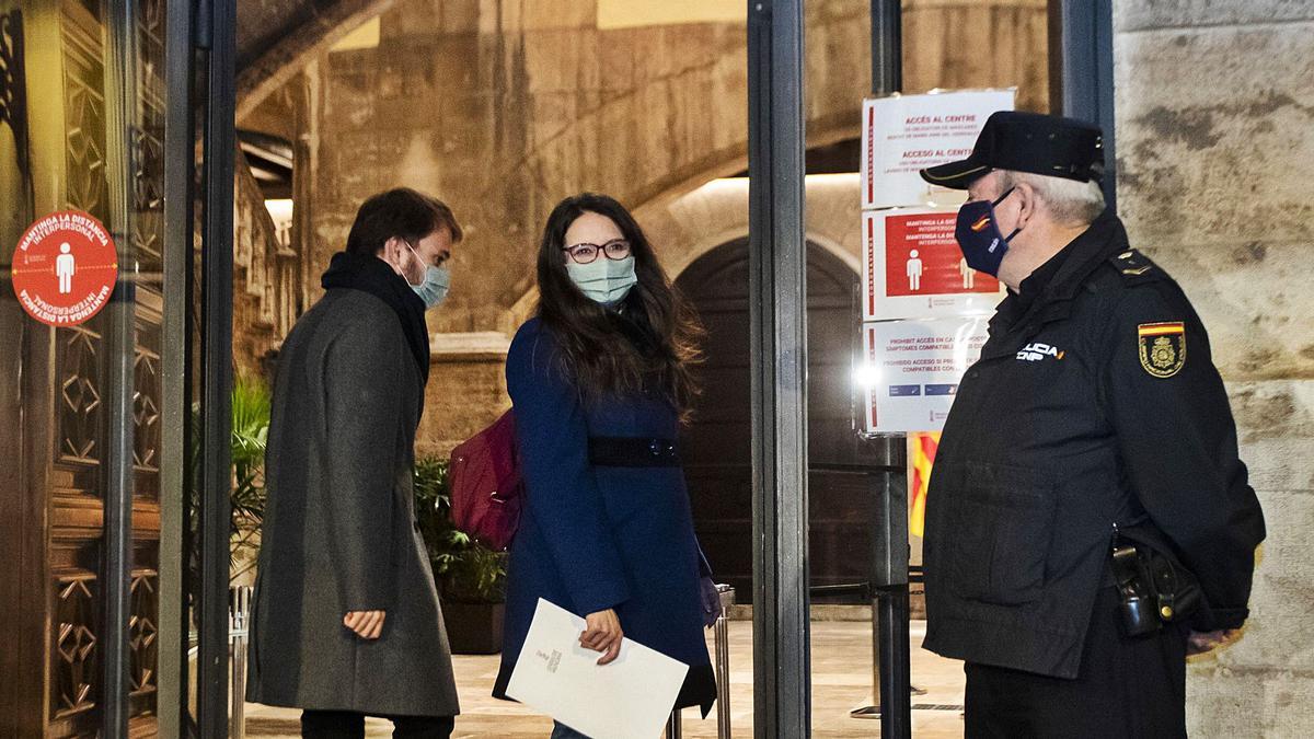 Mónica Oltra, a su llegada al Palau, ayer por la tarde.