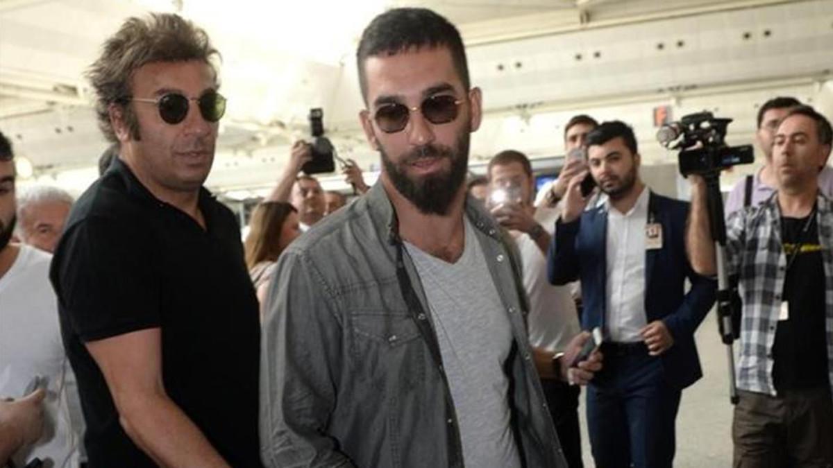 Arda Turan y su representante Ahmed Bulut, en una imagen de archivo