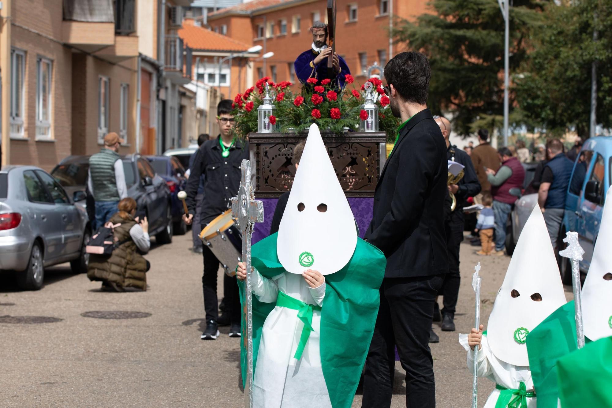 Procesión del colegio Santísima Trinidad-Amor de Dios.